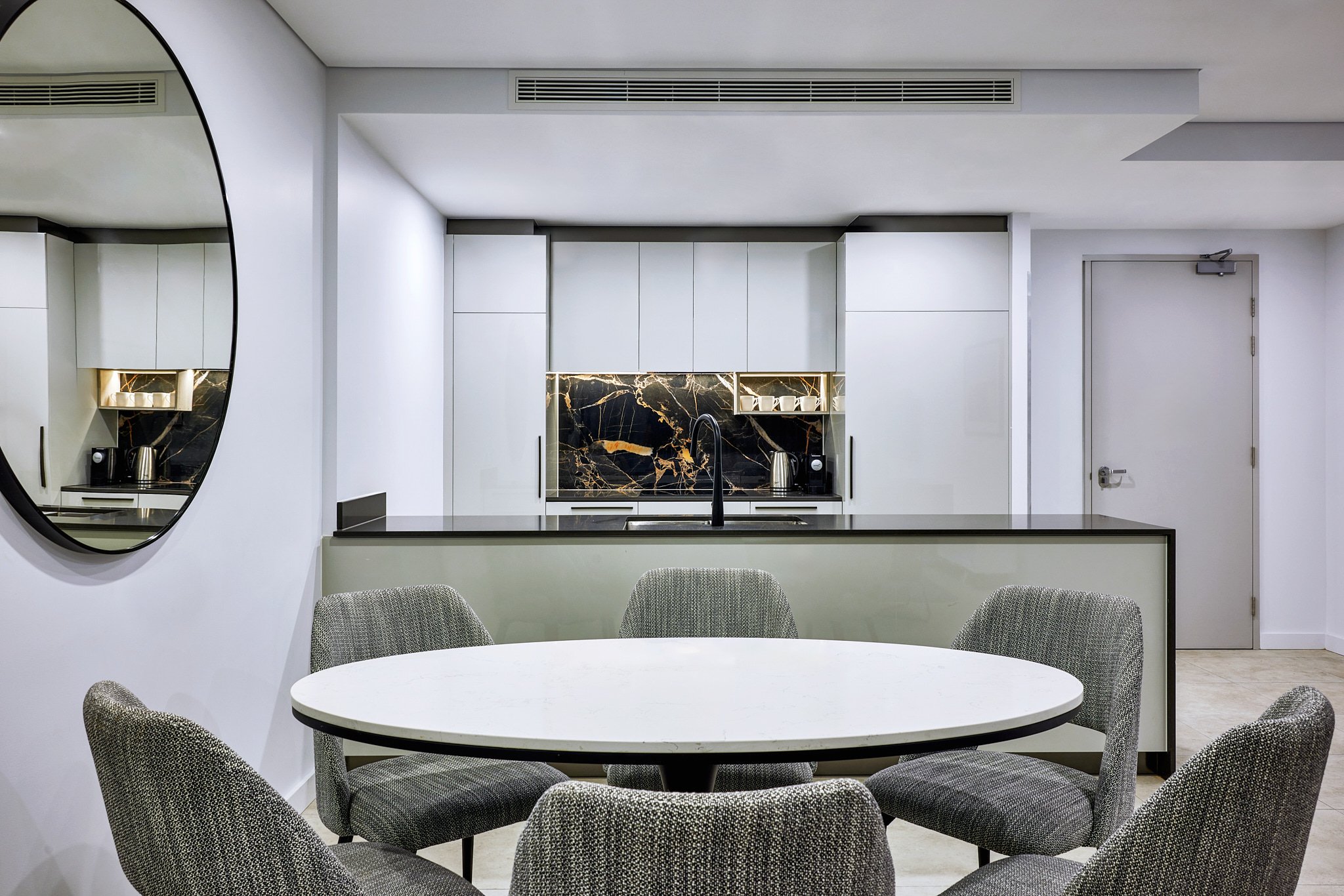 Meriton Suites Canberra 26/50