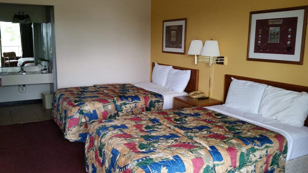 Ramada by Wyndham Diamondhead I-10/Gulfport 20/47