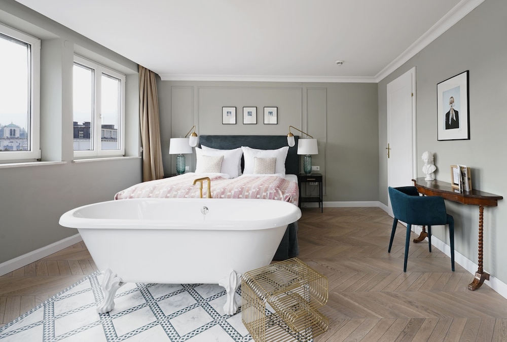 HOTEL MOZART 34/70