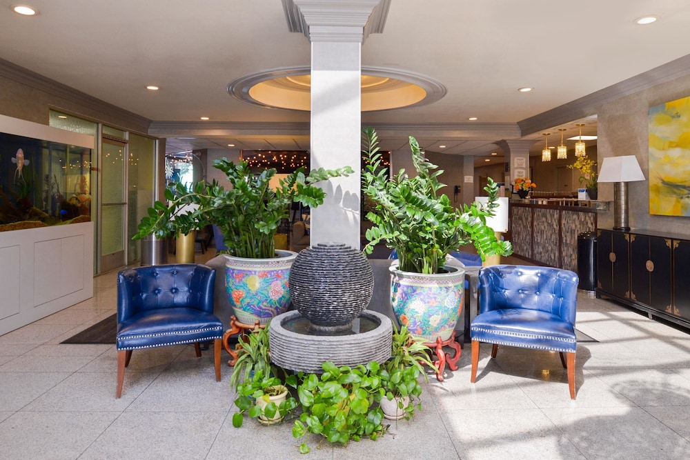 Quality Inn and Suites Montebello - Los Angeles 8/51