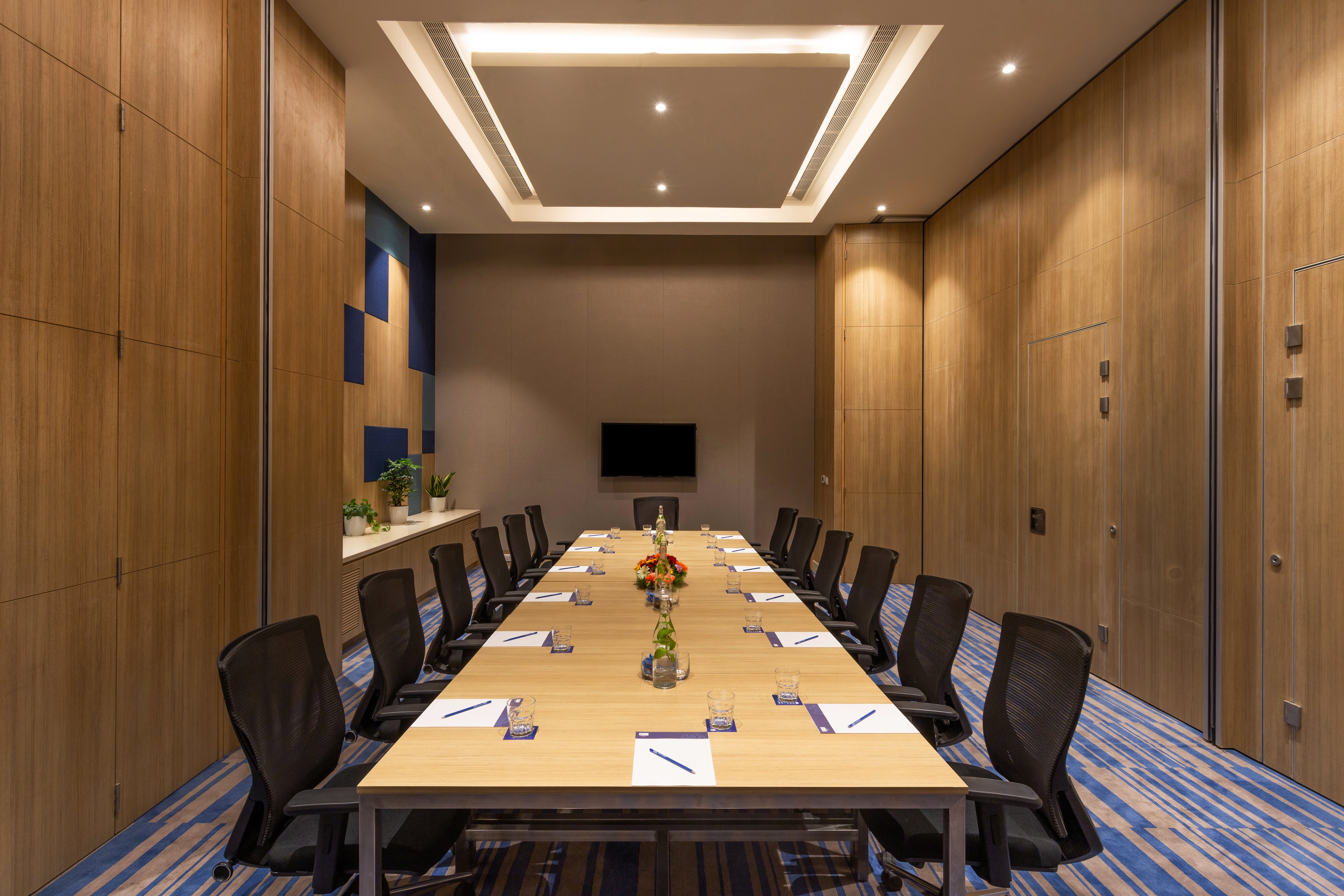 Holiday Inn Express And Suites Bengaluru Old Madras Road 53/59