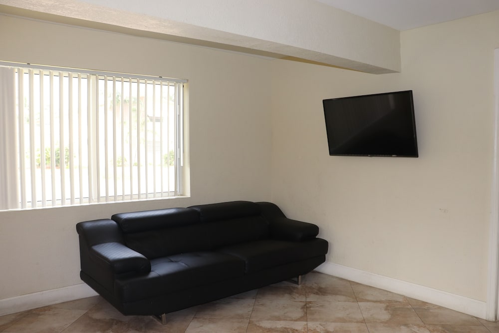 Curtis Inn & Suites 19/31