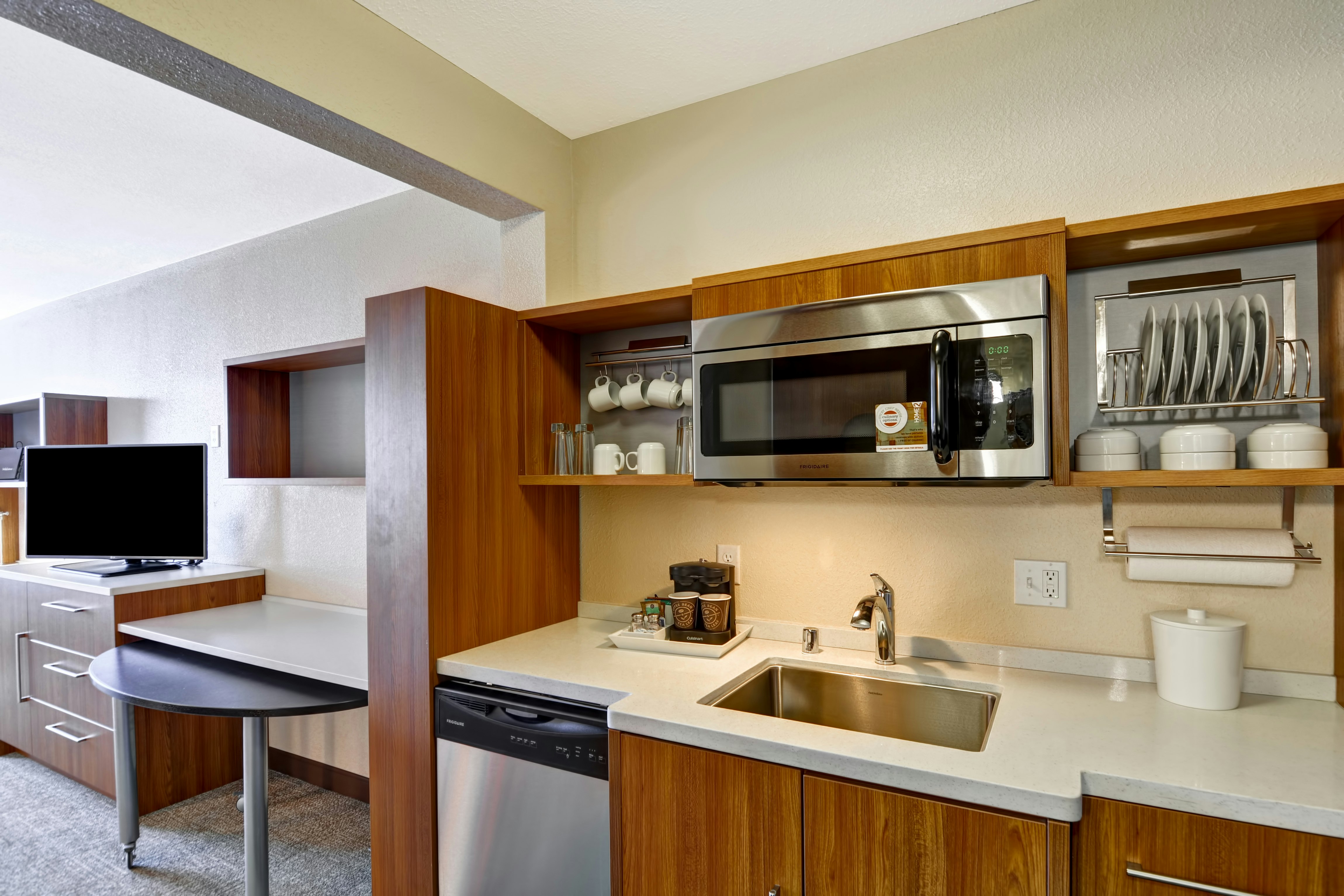 STUDIO, SUITE, KING BED