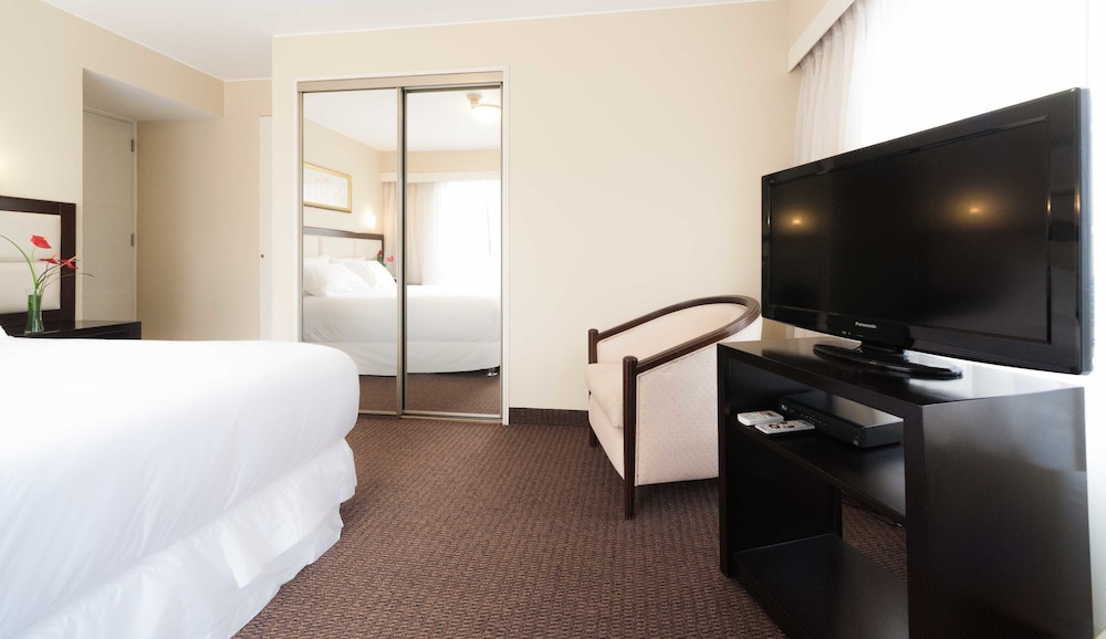 Roosevelt Hotel And Suites 42/65