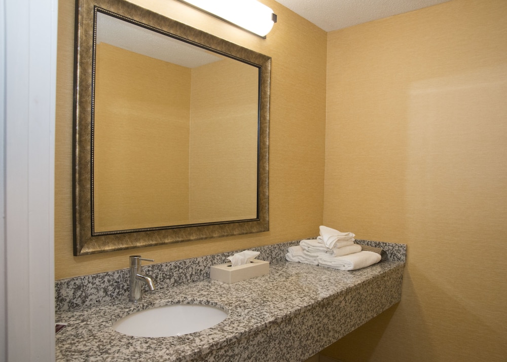 Hampton Falls Inn 43/44