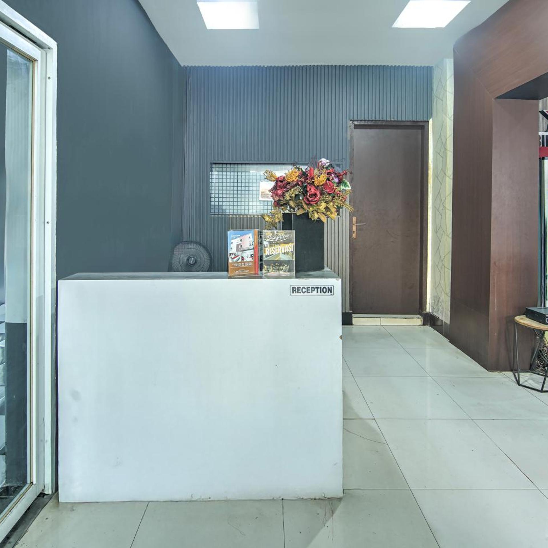 Hotel O Makassar near Mall Panakukang formerly Hotel Lucky Inn Makassar 11/44