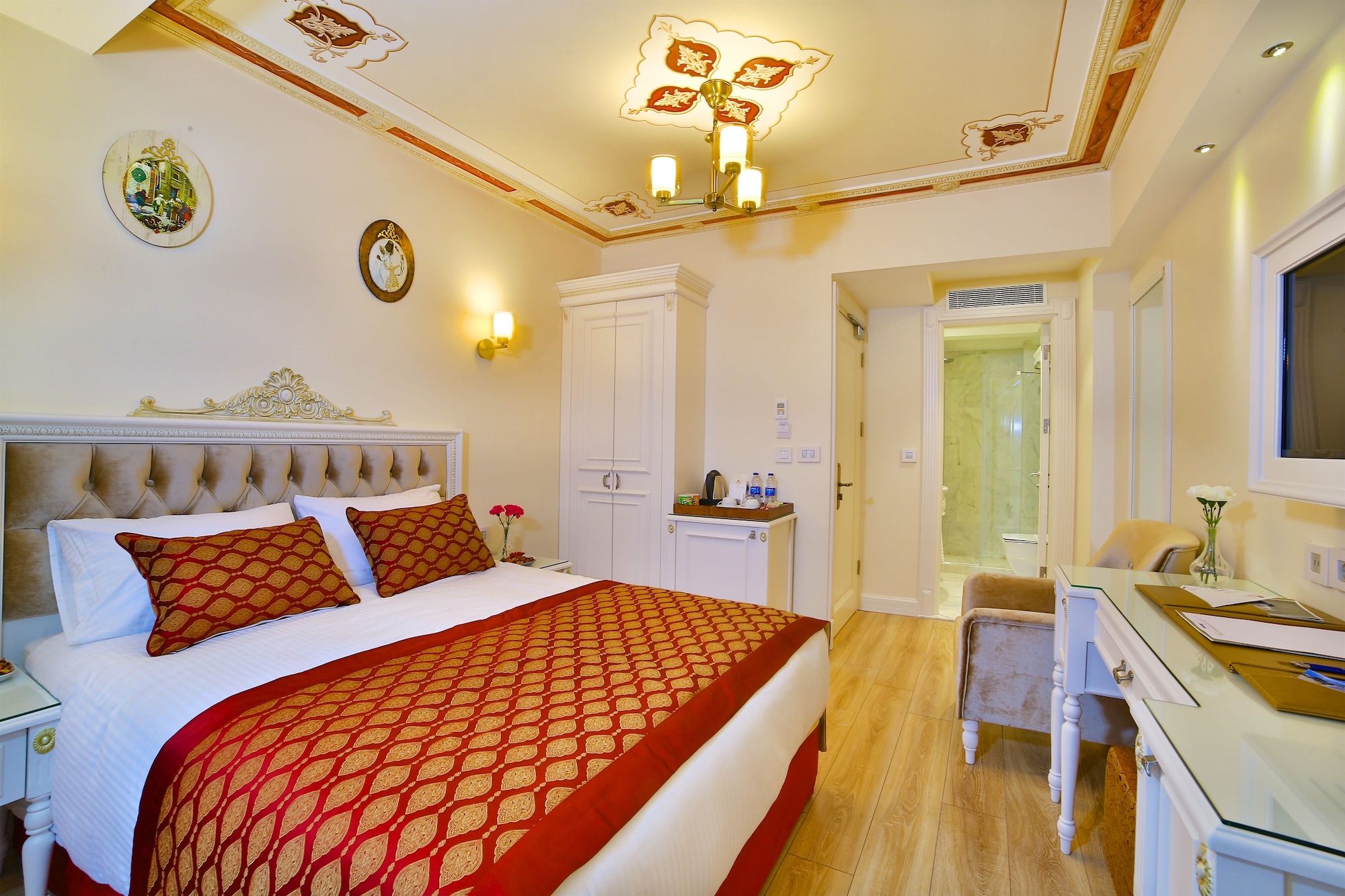 Deluxe, Single, Double Bed 2/4