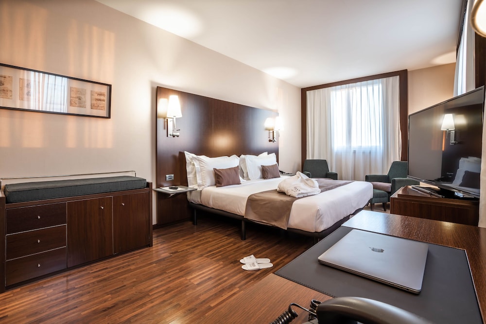 Max Hotel Livorno 10/25