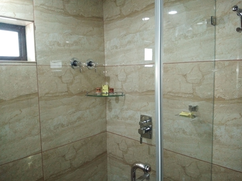 Yuvarani Residency Hotel 29/29