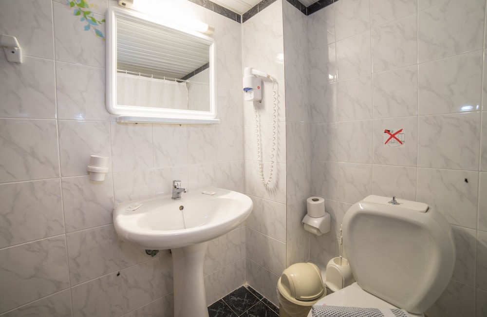 Porto Koukla Beach Hotel 87/89