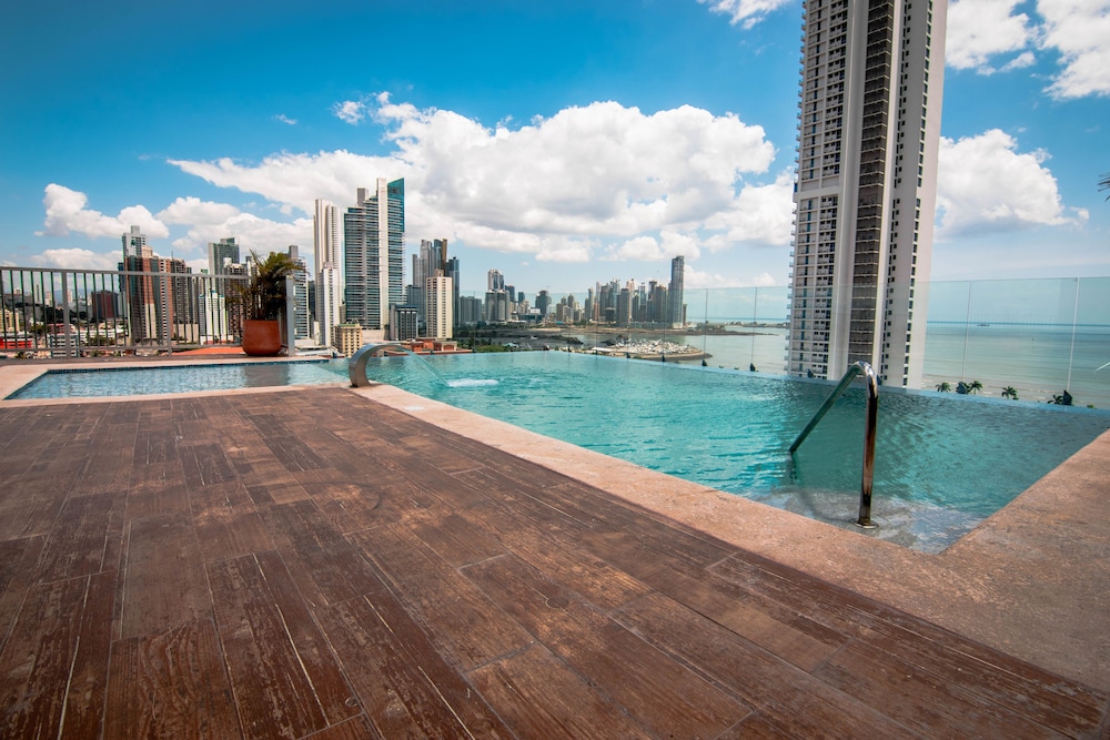 Innfiniti Hotel Suites 39/42