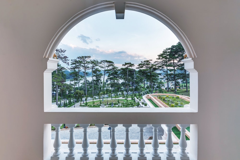 Dalat Palace Heritage Hotel 72/76