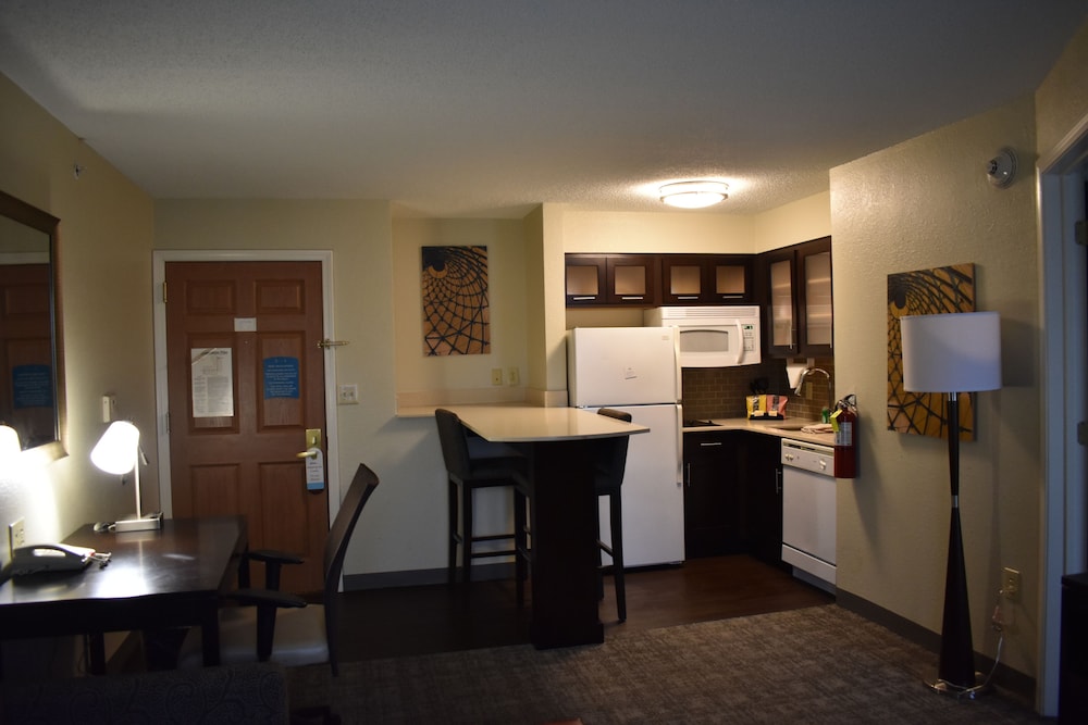 Staybridge Suites Cranbury-South Brunswick 61/75