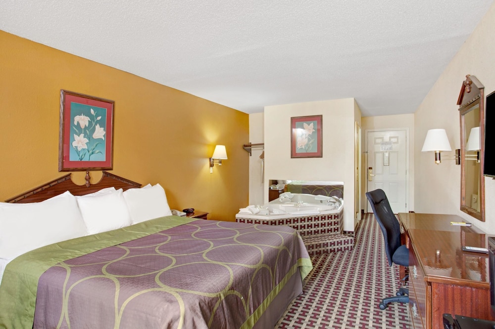 Super 8 by Wyndham Forrest City AR 8/22