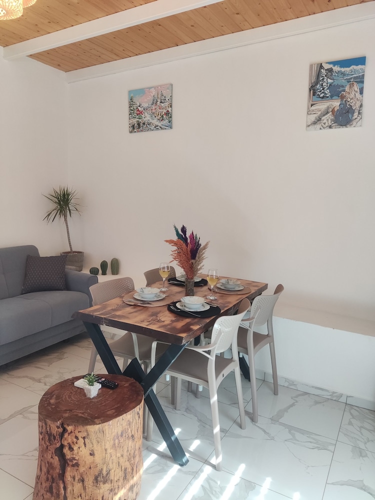 Villa Ay 33/48