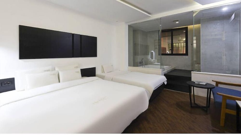 2 Heaven Hotel 21/69