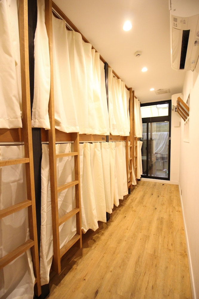 The Next Door Hostel Lower East Nine 70/84