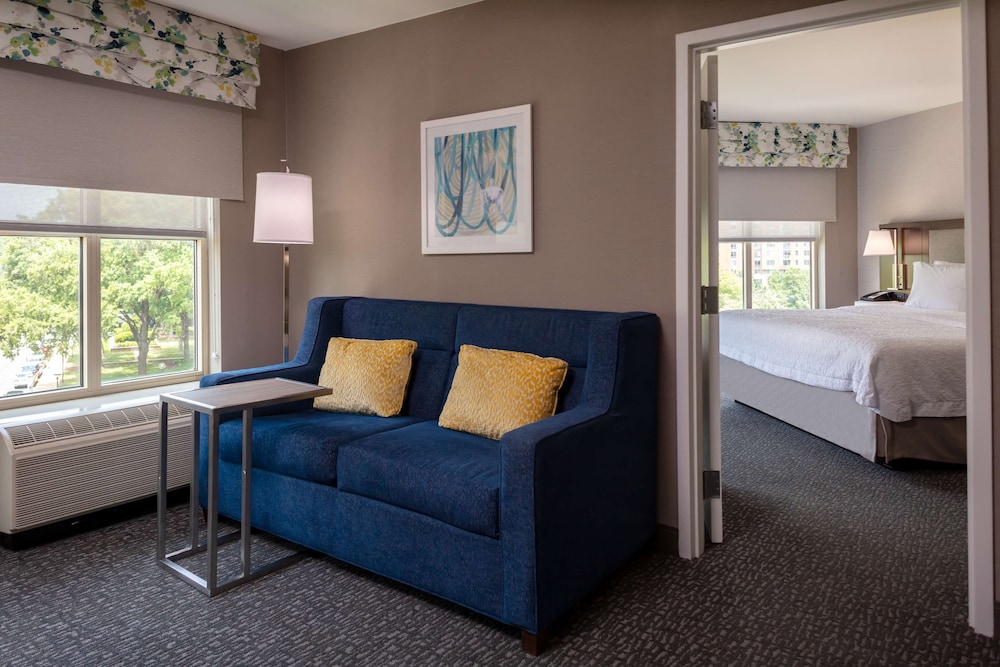 Hampton Inn & Suites Arlington Crystal City DCA 45/64