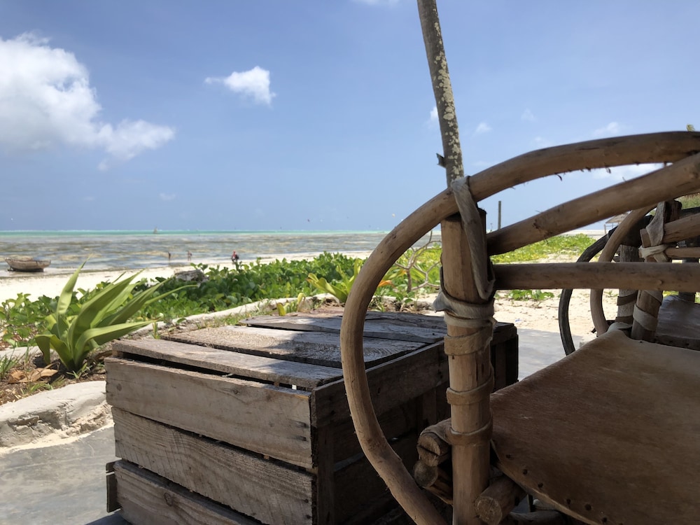 Blue Earth Beach Bungalows 61/72