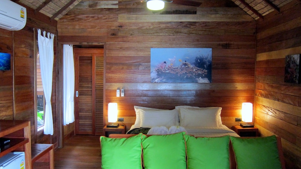 Ten Moons Lipe Resort 18/50