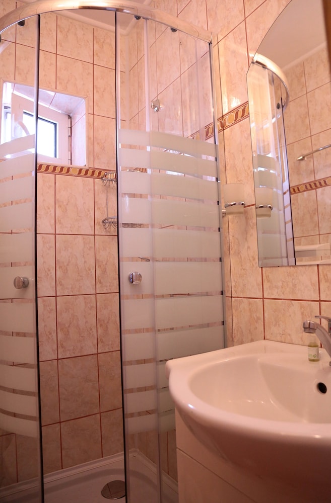 Apollonia Hotel 32/35