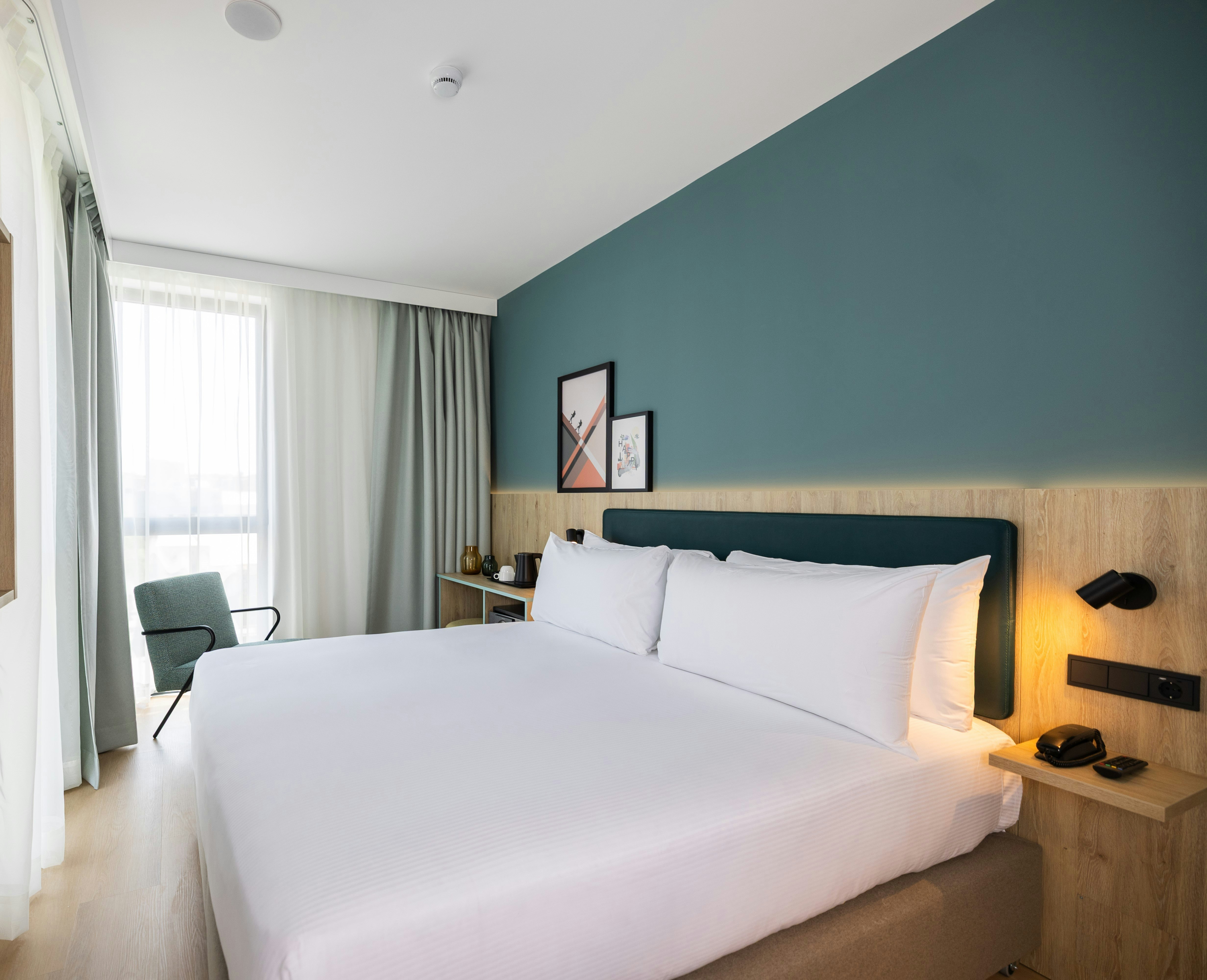 ROOM, KING BED