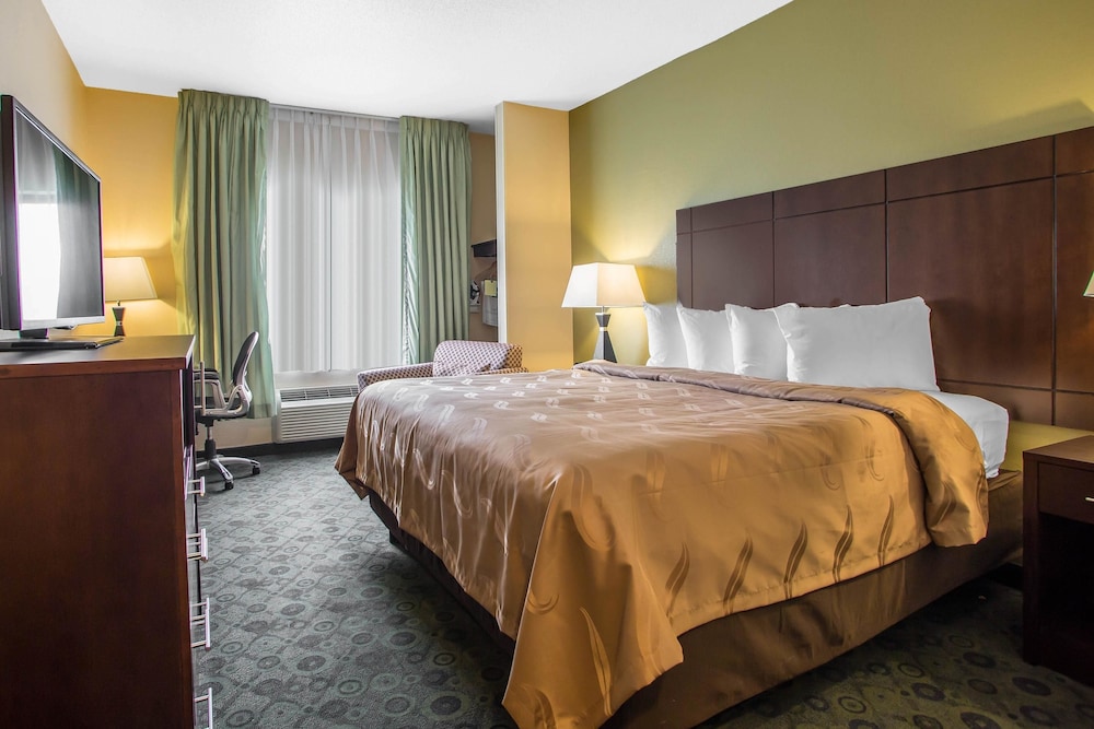Quality Inn & Suites Bloomington I-55 and I-74 13/39
