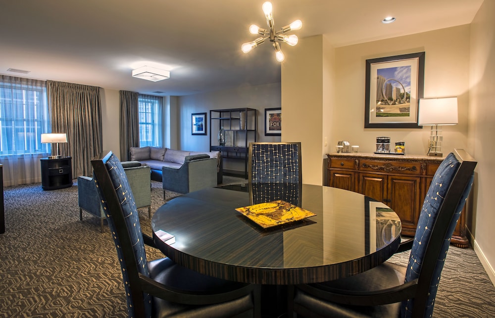 DoubleTree Suites by Hilton Detroit Downtown - Fort Shelby 43/59