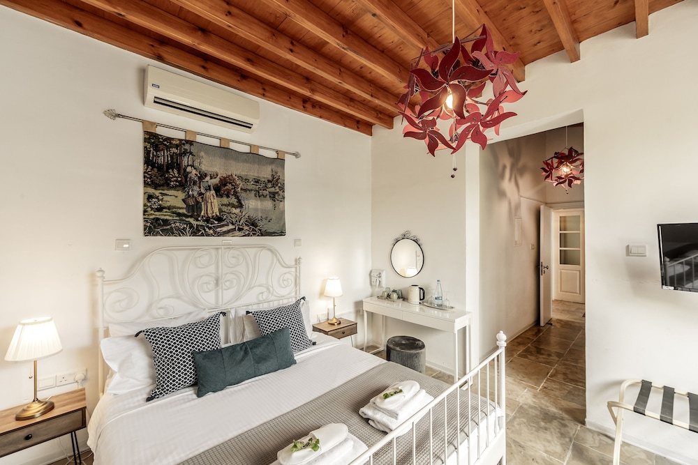 Edem Traditional House 26/32