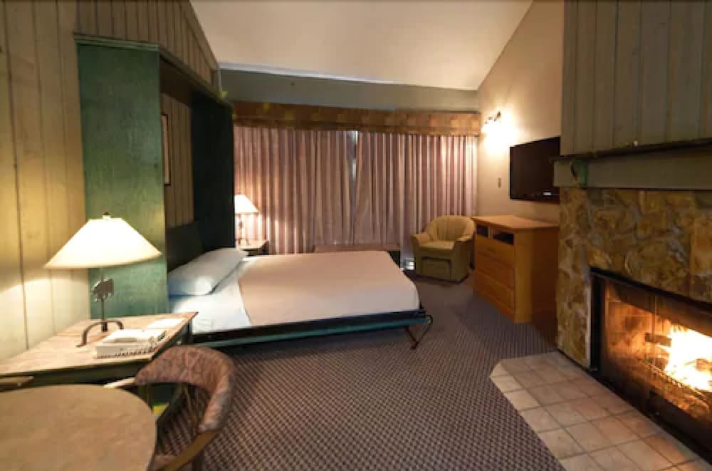 Douglas Fir Resort 24/54