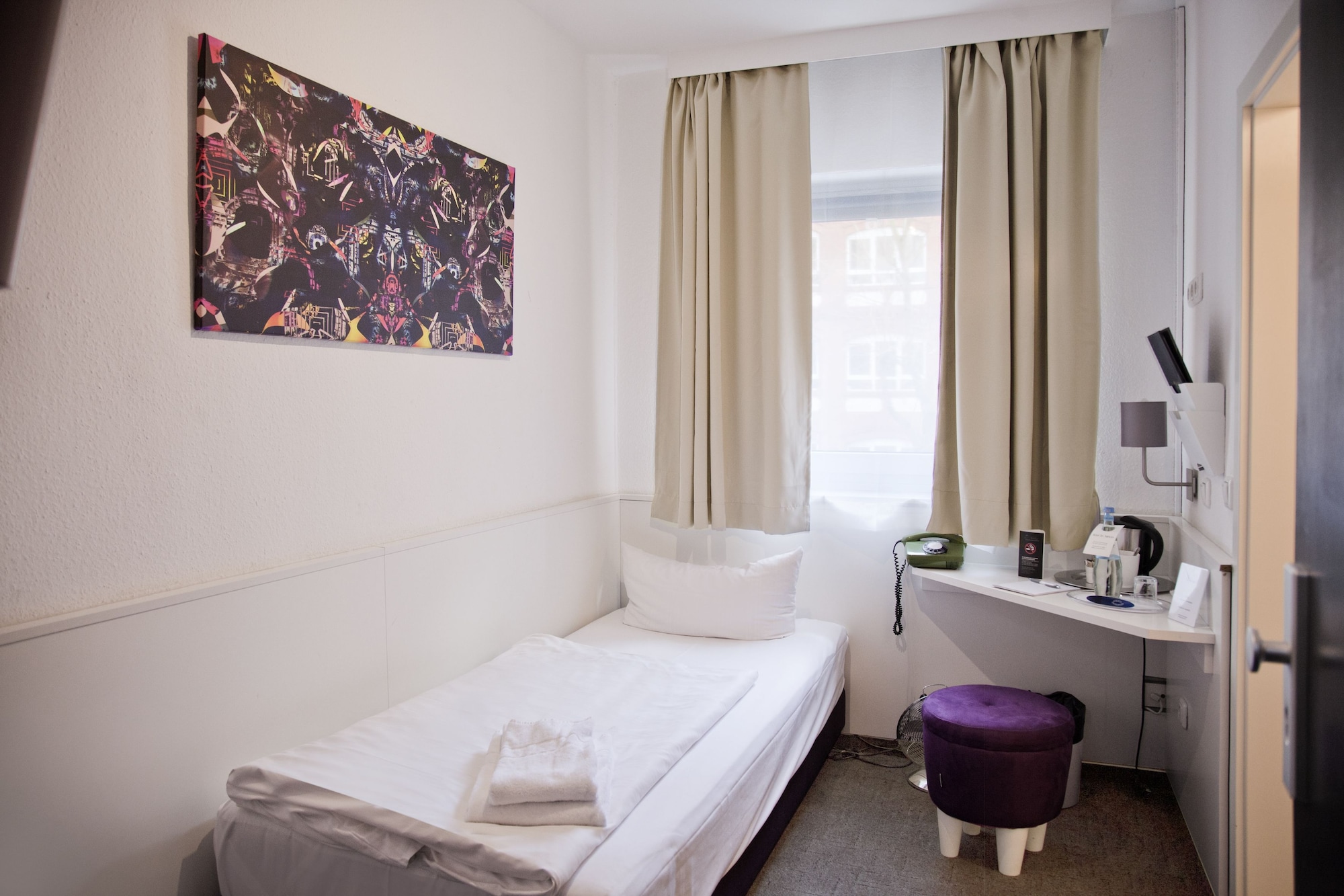 ECONOMY, SINGLE, COURTYARD VIEW