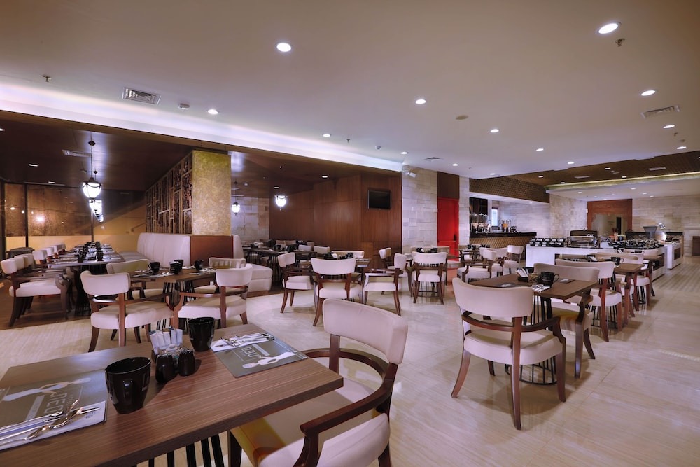 The Alana Hotel & Conference Center Malioboro Yogyakarta By Aston 24/33
