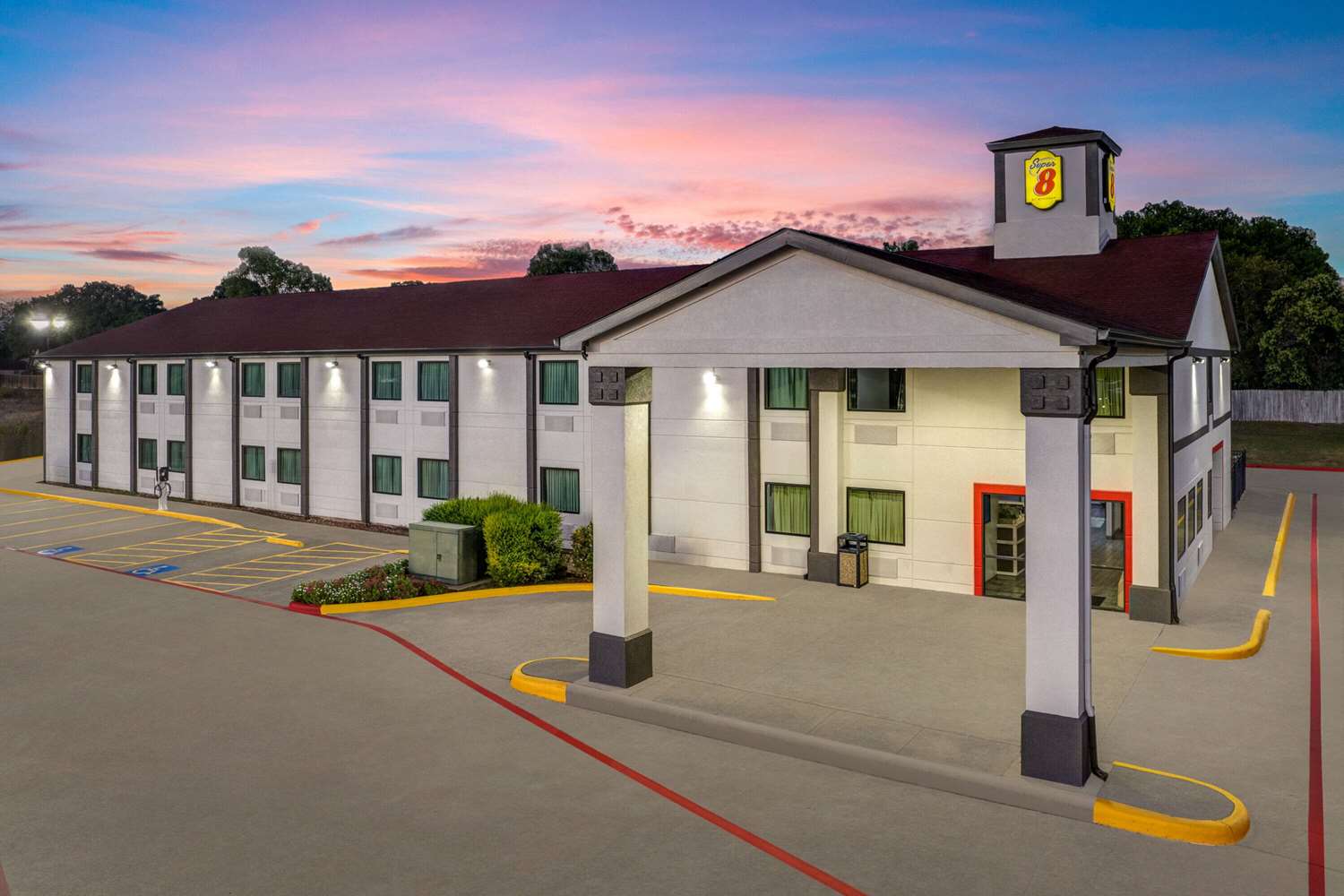 Super 8 by Wyndham Waxahachie TX 38/41