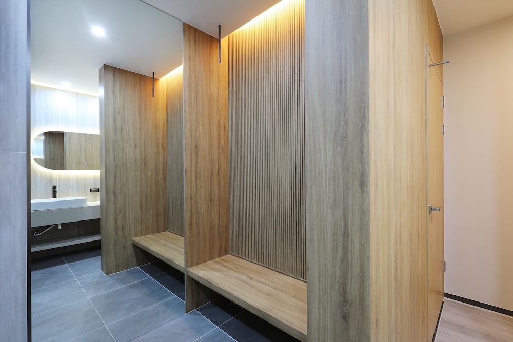 Carlton Hotel 42/62
