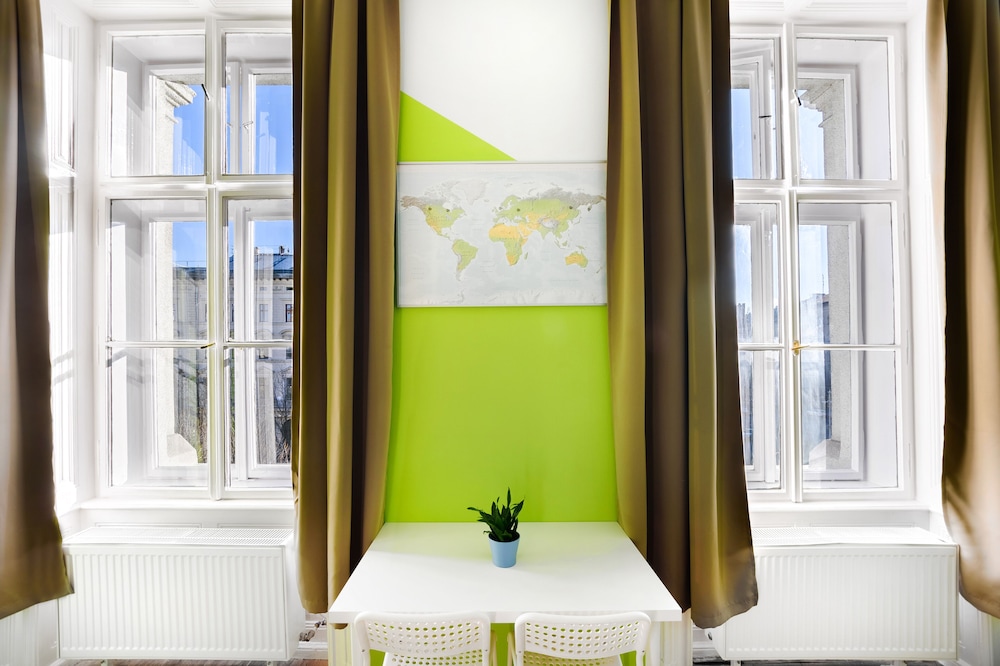 Avenue Hostel 12/50