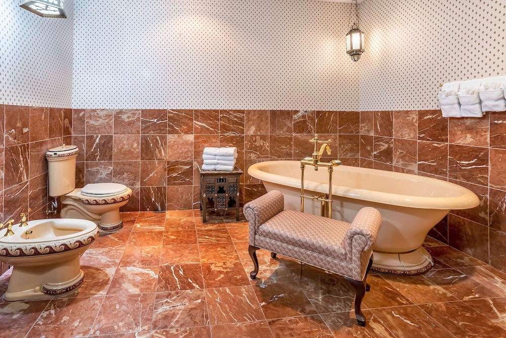 Riverview Inn & Suites, Ascend Hotel Collection 46/72