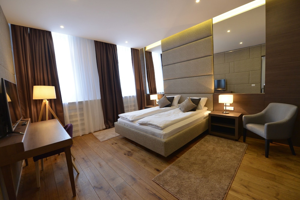 Boutique Rooms 11/50