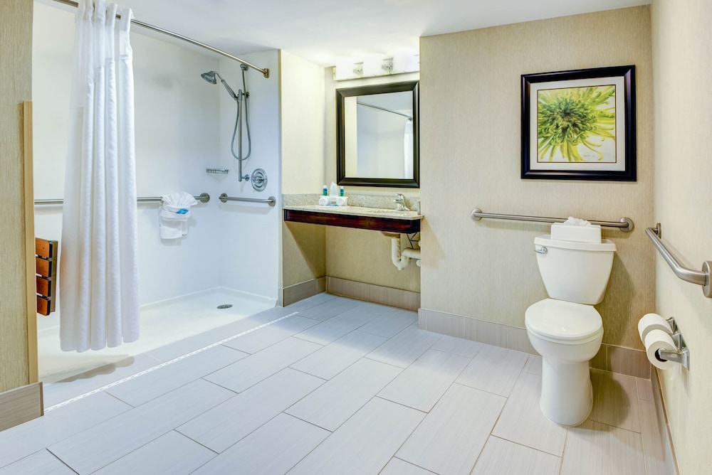 Holiday Inn Express Neptune 25/80