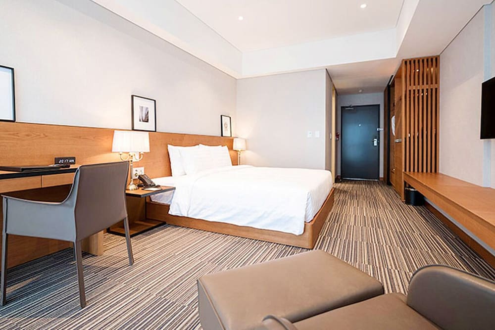 Golden Tulip Incheon Airport Hotel and Suites 28/63