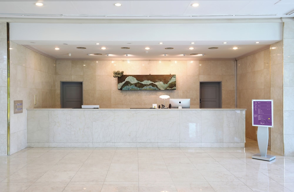 Bloom Hotel 8/53