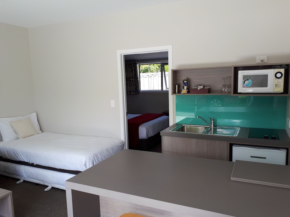 Edgewater Motel 22/71