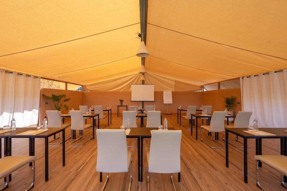Oasis Lodges 49/72
