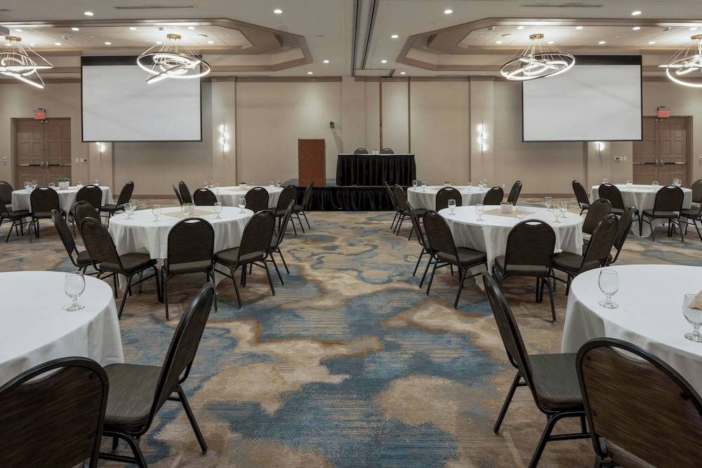 Oshkosh Waterfront Hotel & Conference Center 50/58