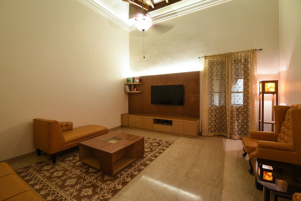 Surya Kiran Heritage Hotel 35/50