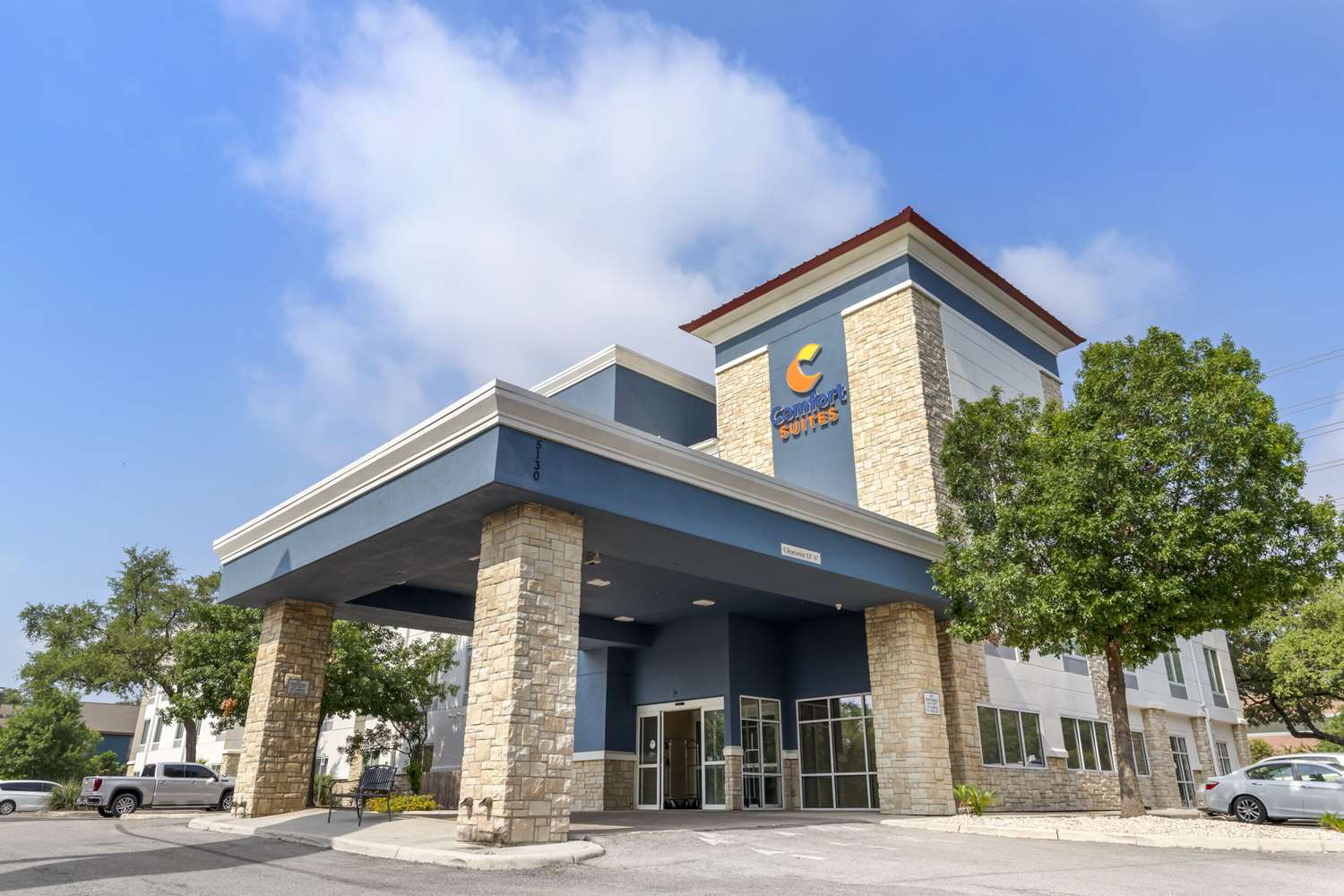 Comfort Suites Medical Center Near Six Flags 7/44