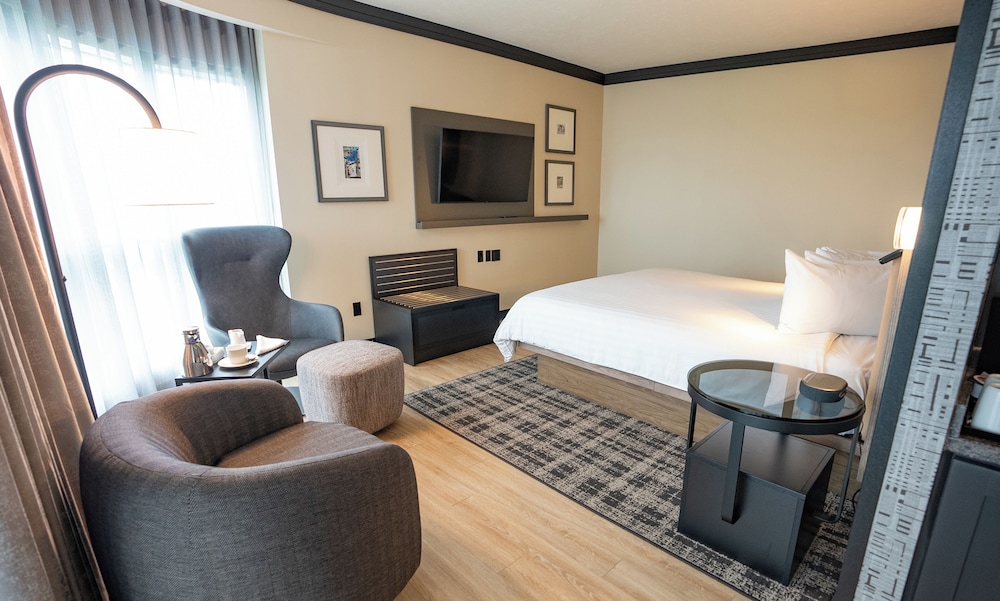 Brookstreet Hotel 23/64