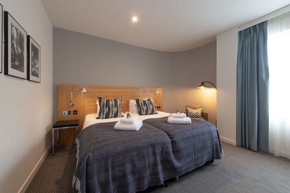 ROOM, TWIN BEDS, CASTLE VIEW