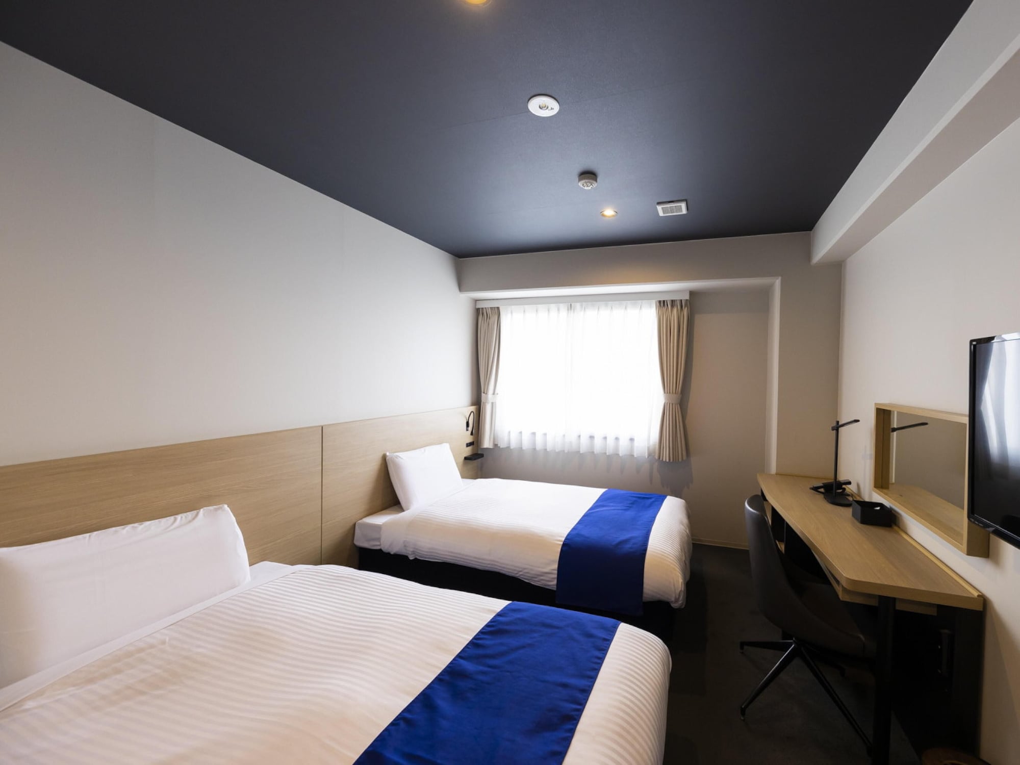 ROOM, TWIN BEDS