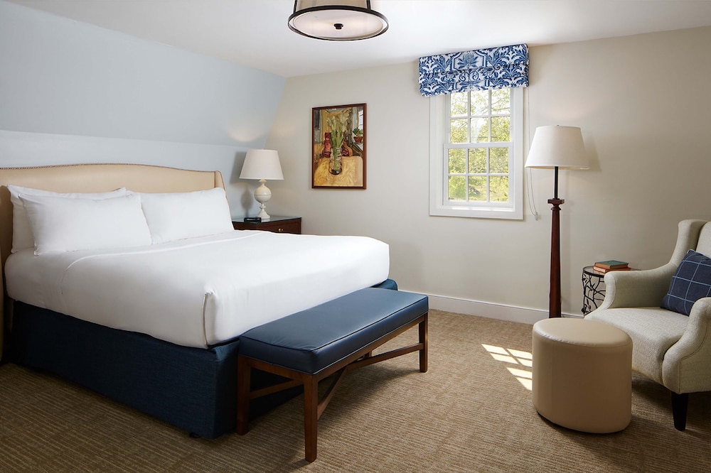 DELUXE, KING BED, MAIN BUILDING