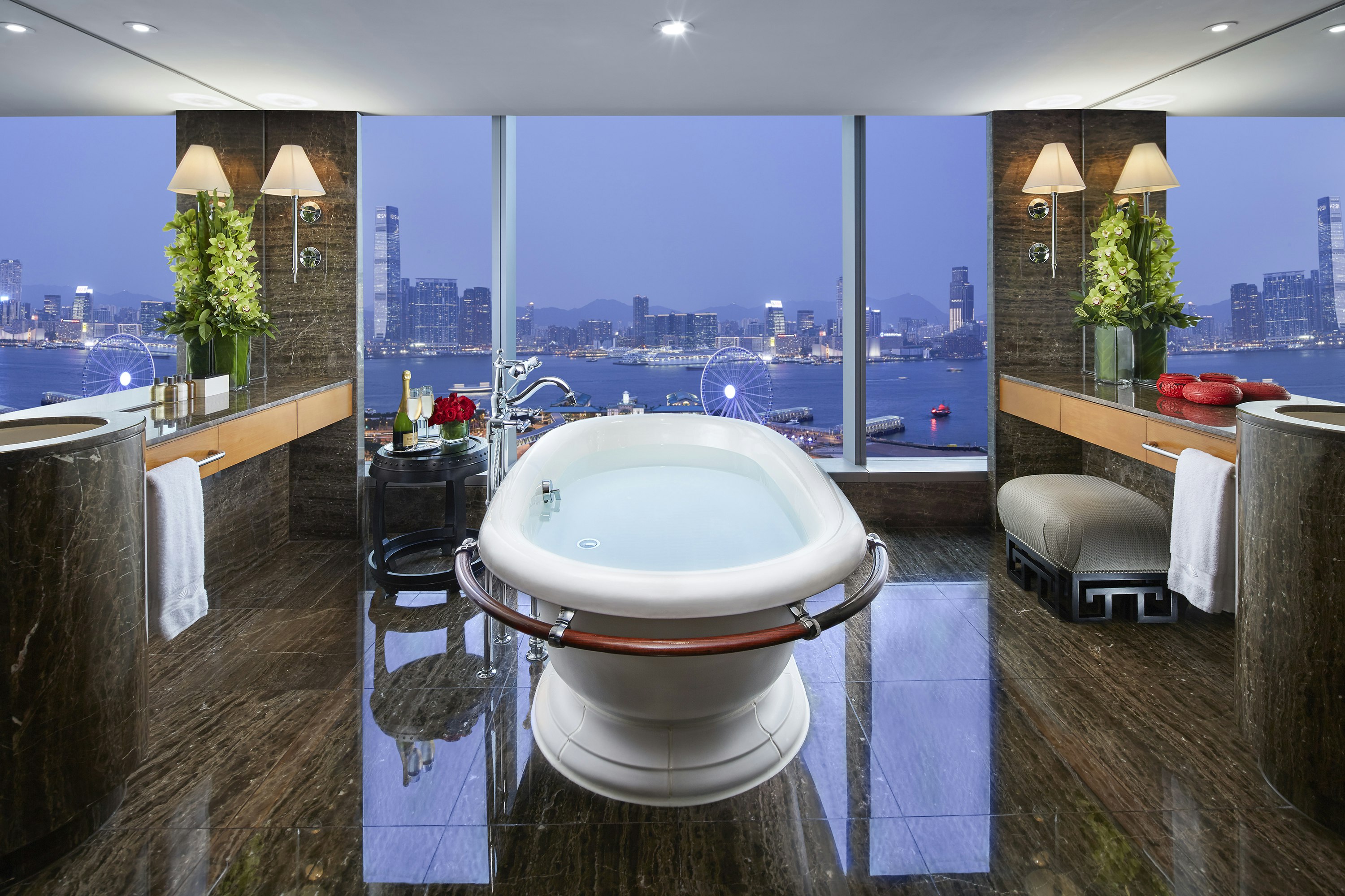 Mandarin Oriental Hong Kong 36/81